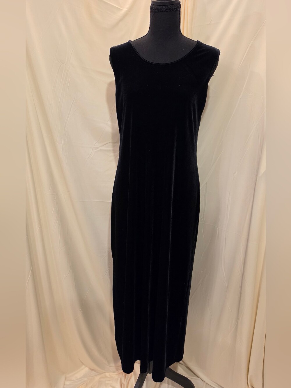 Vintage DRESSING CLIO Black Velvet Shift Dress Made in USA Medium